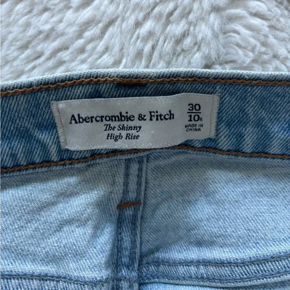 Abercrombie & Fitch The Skinny High Rise Light Blue raw Hem Jeans - Picture 5 of 7